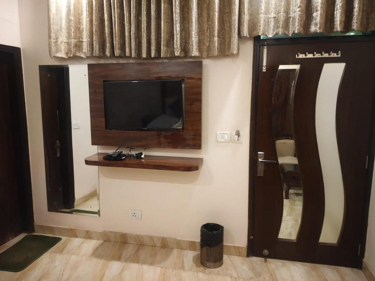 Adb Rooms Hotel Indo Continental Nové Dillí Exteriér fotografie