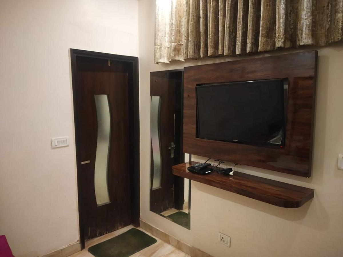 Adb Rooms Hotel Indo Continental Nové Dillí Exteriér fotografie